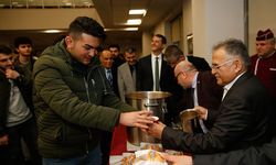 Öğrencilere 1,4 milyon bardak sıcak çorba dağıtıldı