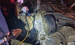 Otomobiller çarpıştı: 2 ölü, 3 yaralı