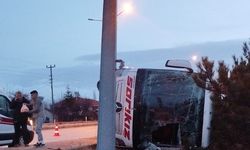Yolcu otobüsü devrildi: 12 yaralı