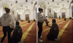 Camii'de yaptığı hareketle sosyal medyada büyük tepki topladı!