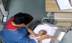 5 Günlük bebeği darbeden hemşire polise teslim oldu!