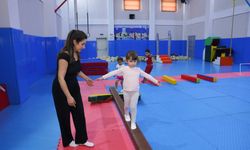 Çocuklar jimnastikle spor yapmanın keyfini yaşadı