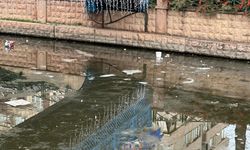 Buz tutan Porsuk Çayı’nda atıklar dikkat çekti