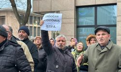 Yeşiltepe İmar Kararı protesto edildi: Mahalleli Büyükşehir önünde toplandı
