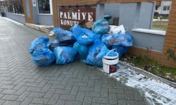 Atatürk Bulvarı’nda kaldırım çöplüğe döndü!