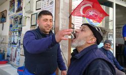 Balığı çiğ çiğ yedi... Dedikleriyle şoke etti