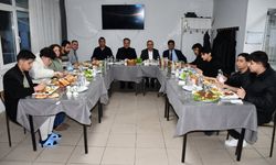 Öğrencilerle iftar yaptı