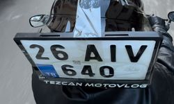Motosiklet sürücüsünden ilginç plaka çözümü