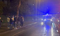 Çukura giren motosikletli genç yaralandı