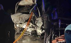 Kamyonet ile tır çarpıştı: 2'si ağır 3 yaralı