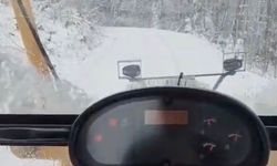 Kar 243 köy yolunu ulaşıma kapattı