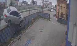 Otomobil cami bahçesine uçtu