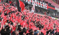 Eskişehirspor tribünlerinde milli duruş!