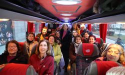 Başkan Ünlüce kadınları o ilçemize yolcu etti