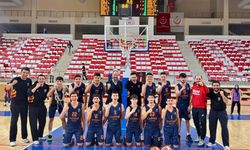 Şampiyonluk ipini göğüsledi