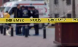 Eşini otobüs durağında öldürdü!