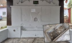 Tarihi çeşmeye çöplüğe çevirdiler... Muhtar çareyi böyle buldu!