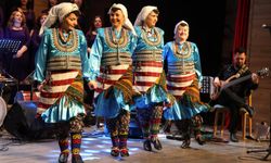 Türküler ve Sevgililer Günü Konseri aynı sahnedeydi