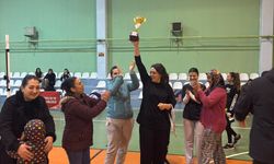 Anne-Kız Voleybol Turnuvası' büyük ilgi gördü