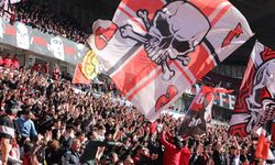 Eskişehirspor taraftarından İspanya temalı tribün şovu