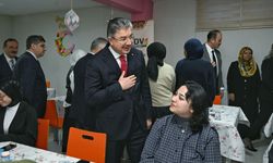 Eskişehir Valisi Yılmaz kız yurdunda iftara katıldı