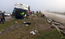 Yolcu otobüsü devrildi: 2 ölü 17 yaralı