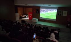 Milli heyecanı omuz omuza yaşadılar