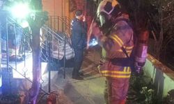 Ev yangını: 2 kişi dumandan etkilendi