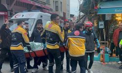 Fatihte 3 katlı binada yangın çıktı: 1 ölü 5 yaralı