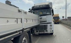 Tır tıra arkadan çarptı