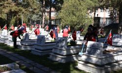 Eskişehir’de şehitliklerde bayram öncesi temizlik