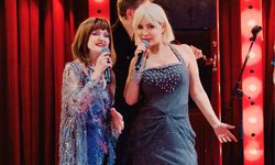 Ömür Gedik ve Gülden Karaböcek sahneyi salladı