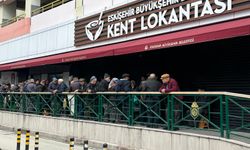 Eskişehir'de ucuz yemek için uzun kuyruklar oluştu
