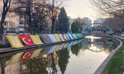 Şampiyonluk coşkusu Porsuk Çayı'na yansıdı