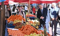 Eskişehir Valisi Yılmaz pazarda