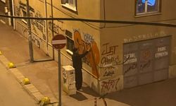 Eskişehir’de vandallık tepkisi: Duvarı boyadı!