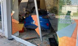 Eskişehir'de otomobil markete girdi!