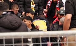 Tribünde epilepsi nöbeti geçiren taraftara sağlık ekipleri müdahale etti!