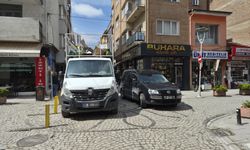 Dar sokakta trafik çilesi