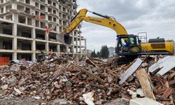 Kendiliğinden yıkılmıştı... Yanındaki bina için kritik karar alındı!