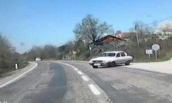 2 Otomobil kafa kafaya çarpıştı