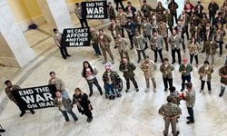 ABD Kongresinde İran savaşını protesto eden gazilere gözaltı