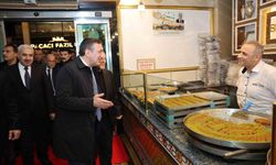 Cumhurbaşkanı Yardımcısı Yılmaz'dan 'tatlı' molası