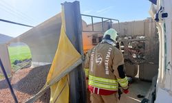 Devrilen hafriyat kamyonunun sürücüsü yaralandı