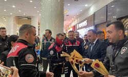 Kavga ihbarına giden polislere sürpriz kutlama
