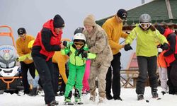 Palandöken'de sevgiye uzanan jandarma eli