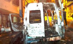 Park halindeki otomobil alev aldı