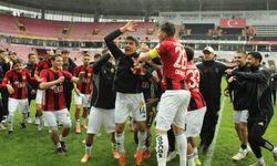 Akın Akman'dan lider performansı!