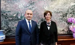 Ben onun kulağını çekerim...