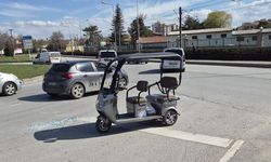 Elektrikli araçla otomobil çarpıştı!